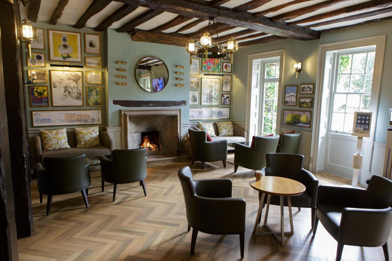 Bush Hotel Farnham エクステリア 写真
