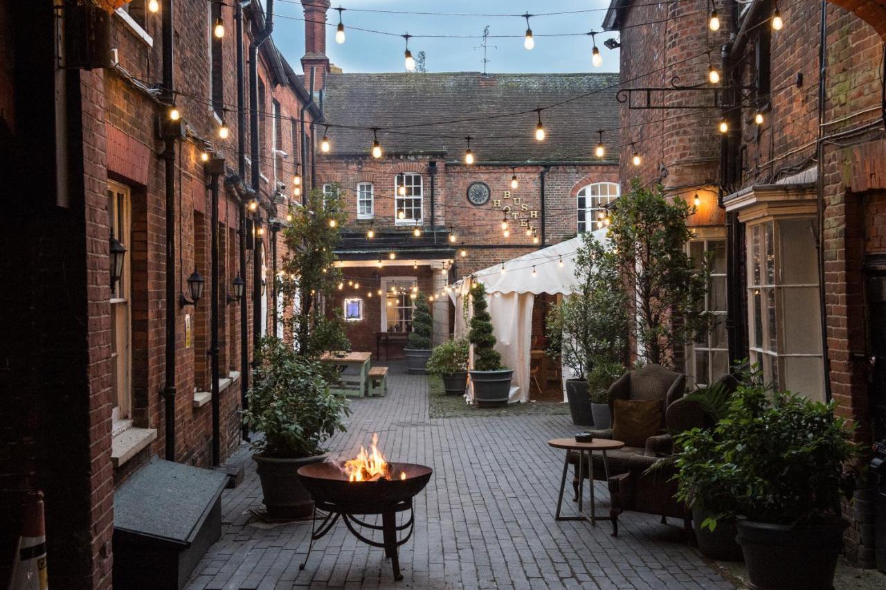 Bush Hotel Farnham エクステリア 写真