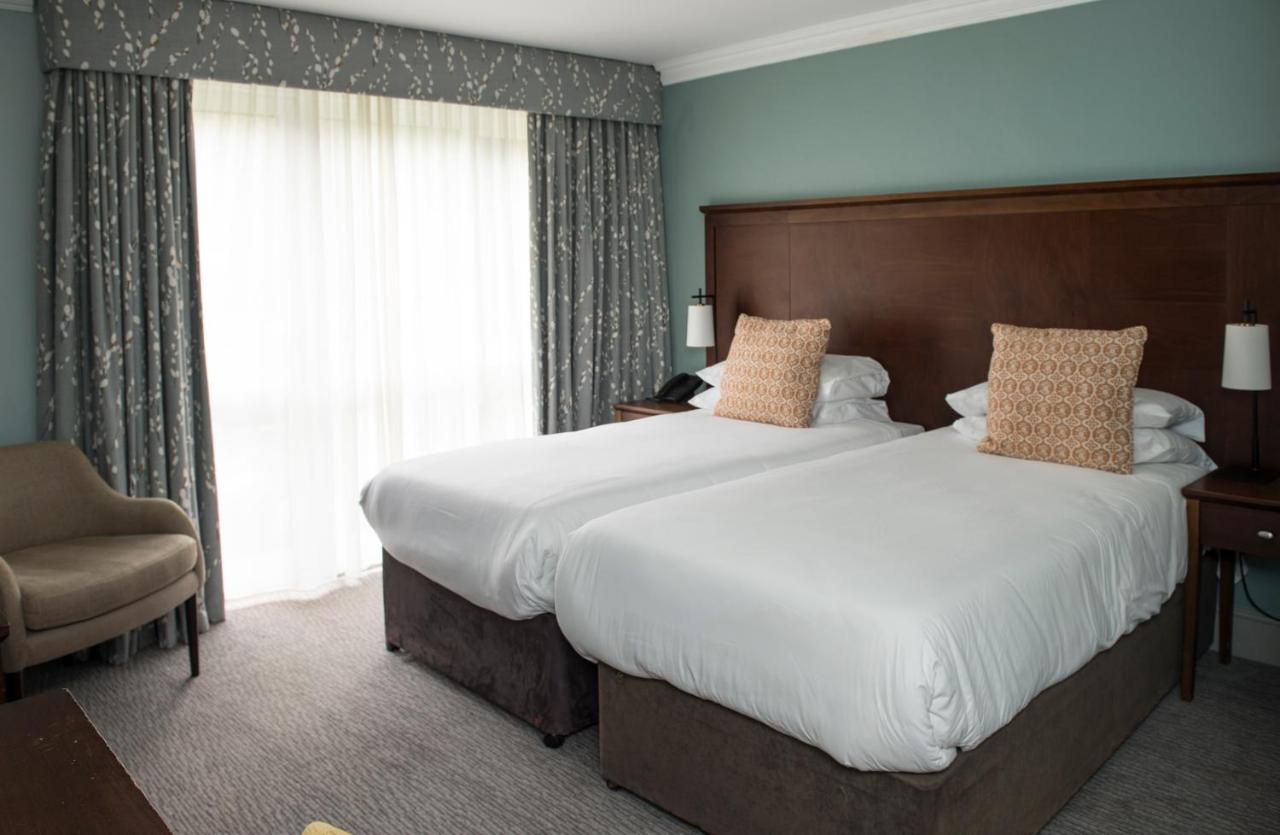 Bush Hotel Farnham エクステリア 写真