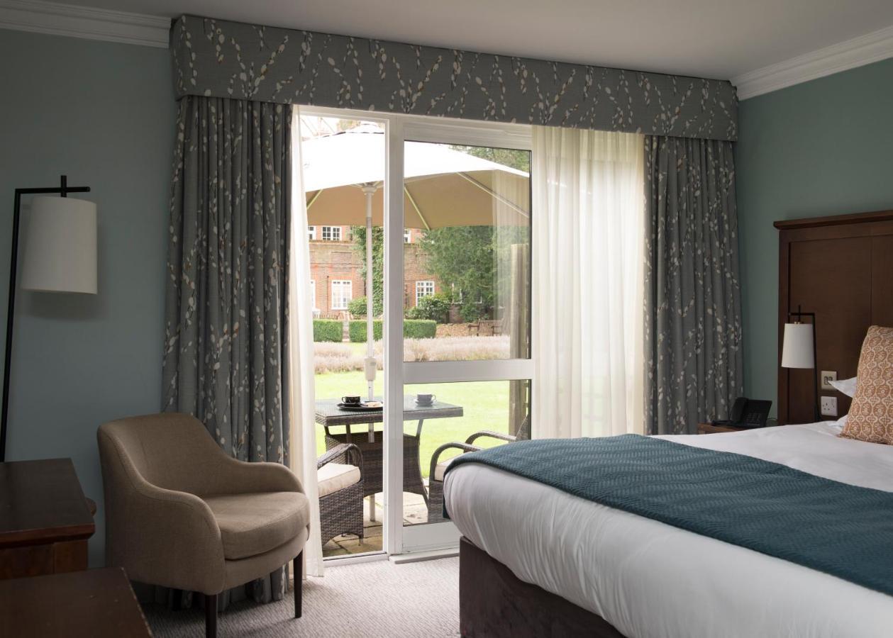 Bush Hotel Farnham エクステリア 写真