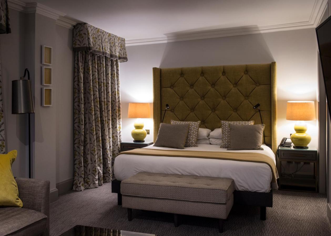 Bush Hotel Farnham エクステリア 写真