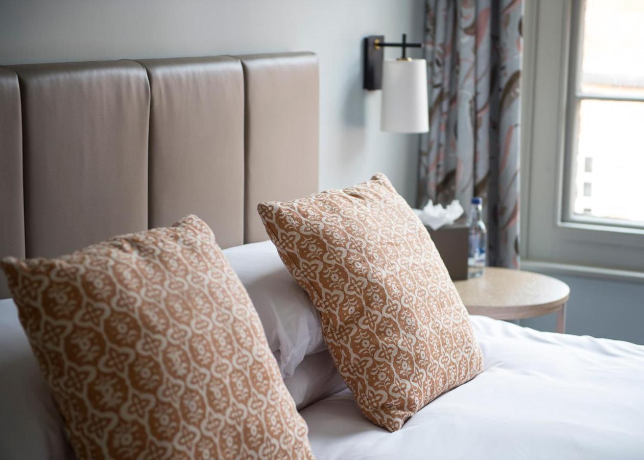 Bush Hotel Farnham エクステリア 写真