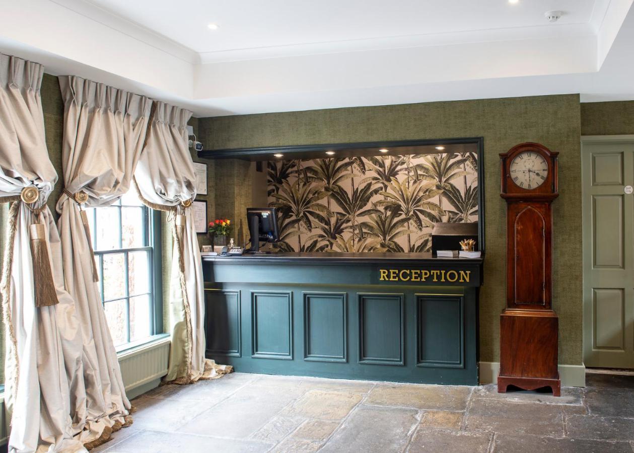Bush Hotel Farnham エクステリア 写真