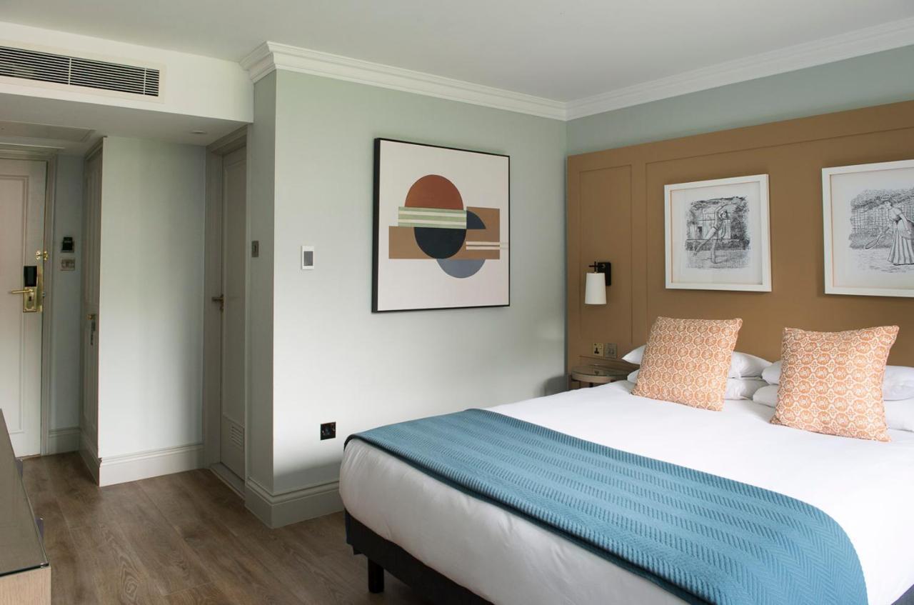 Bush Hotel Farnham エクステリア 写真