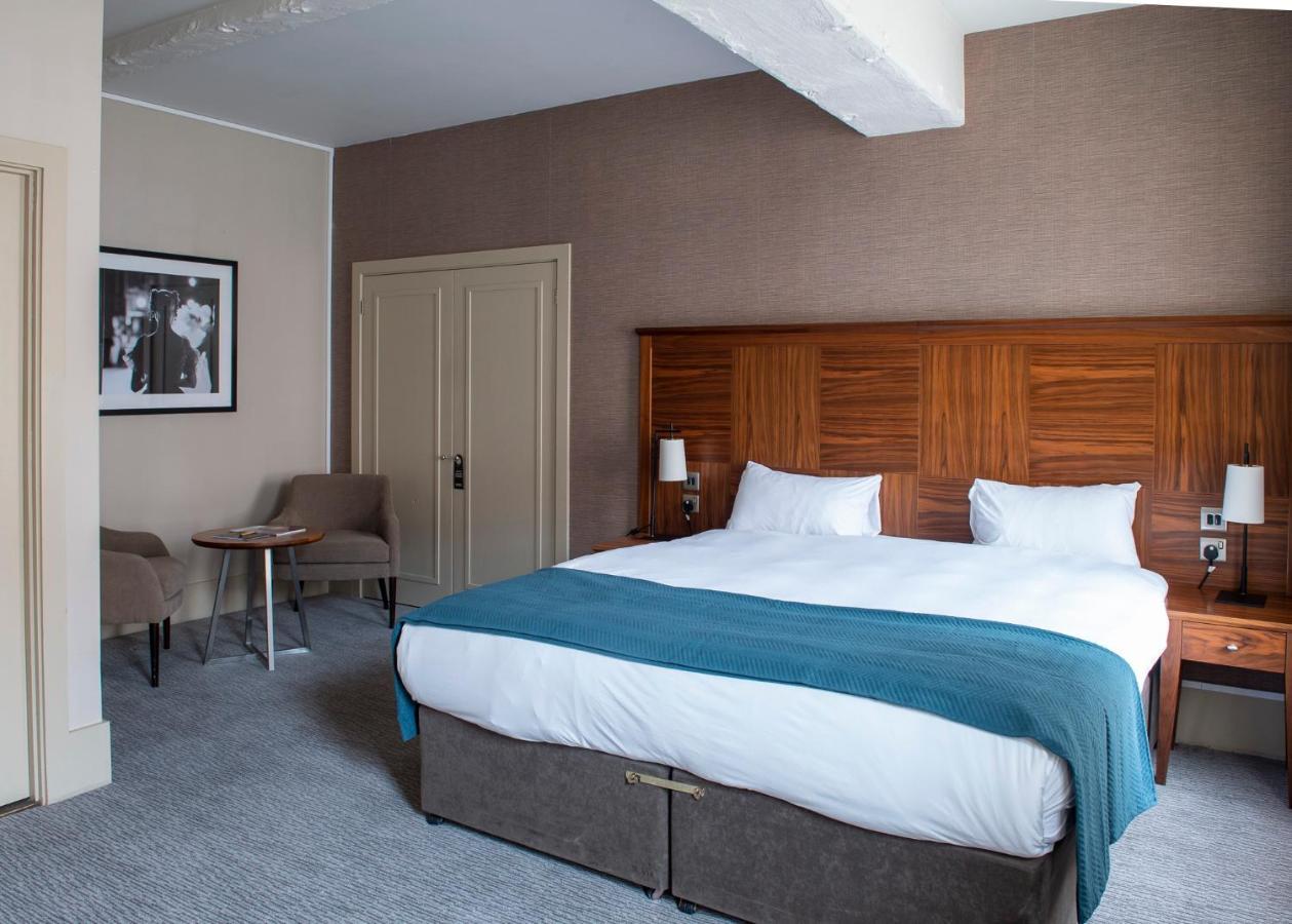 Bush Hotel Farnham エクステリア 写真