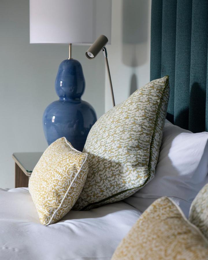 Bush Hotel Farnham エクステリア 写真