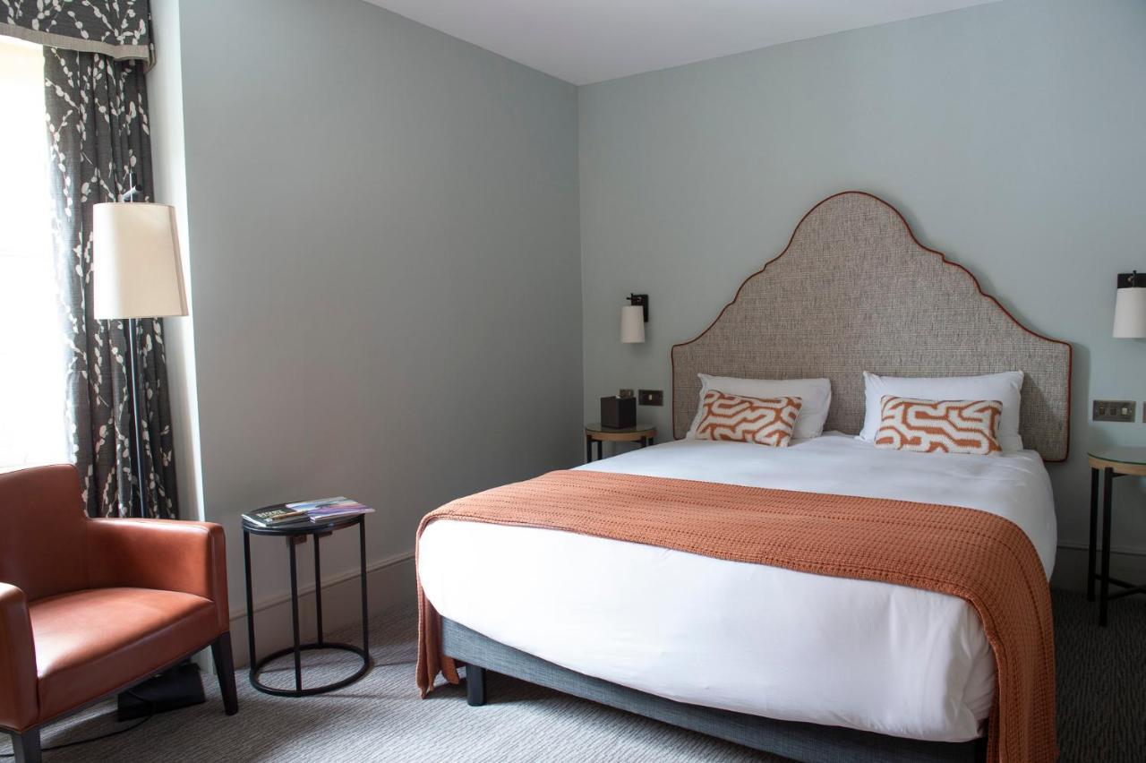 Bush Hotel Farnham エクステリア 写真