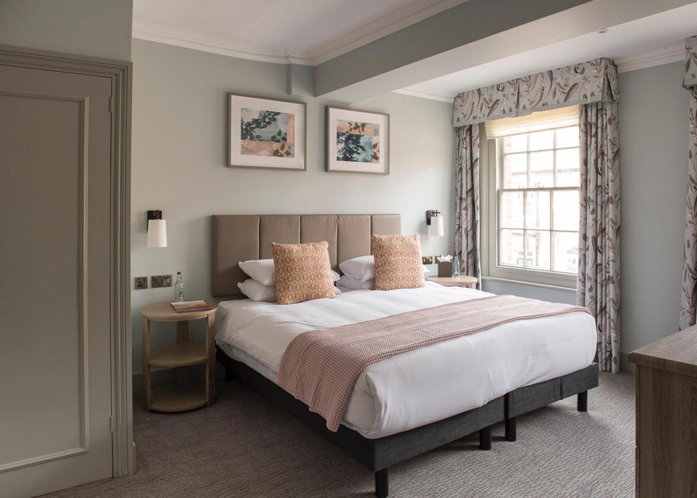 Bush Hotel Farnham エクステリア 写真