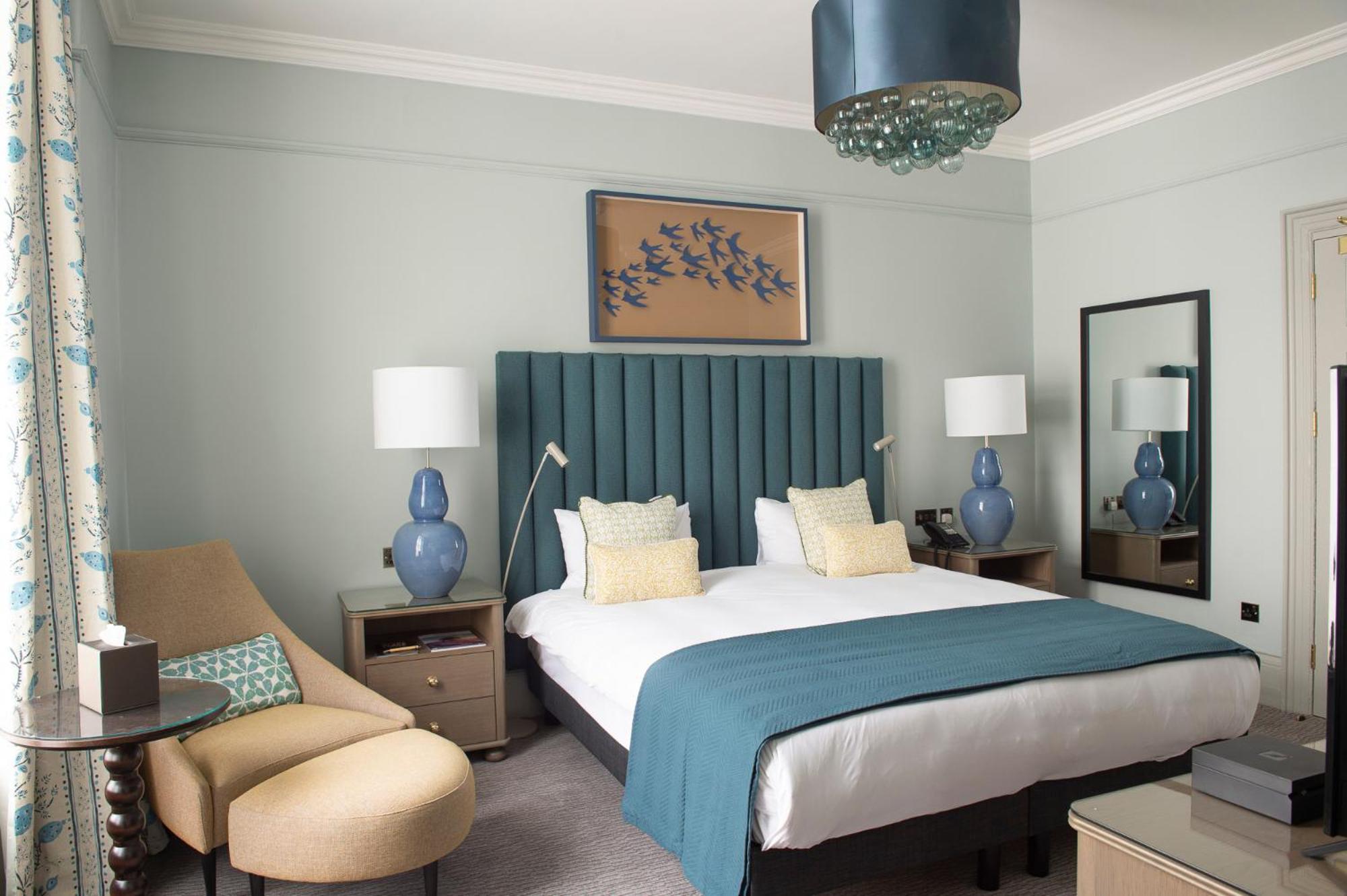 Bush Hotel Farnham エクステリア 写真