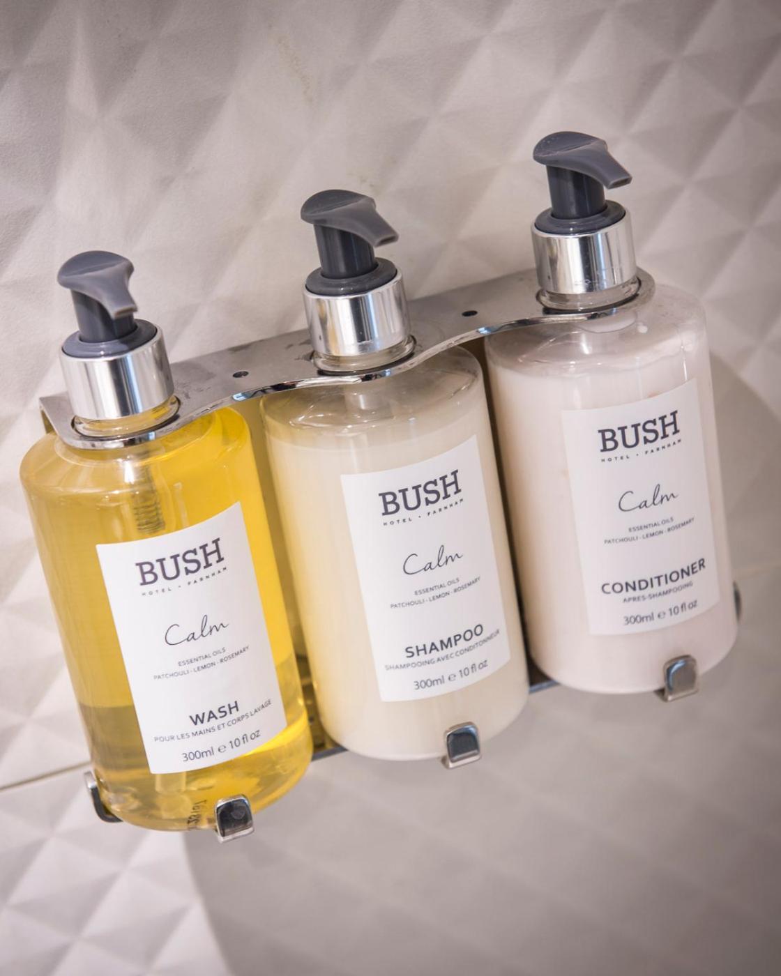 Bush Hotel Farnham エクステリア 写真