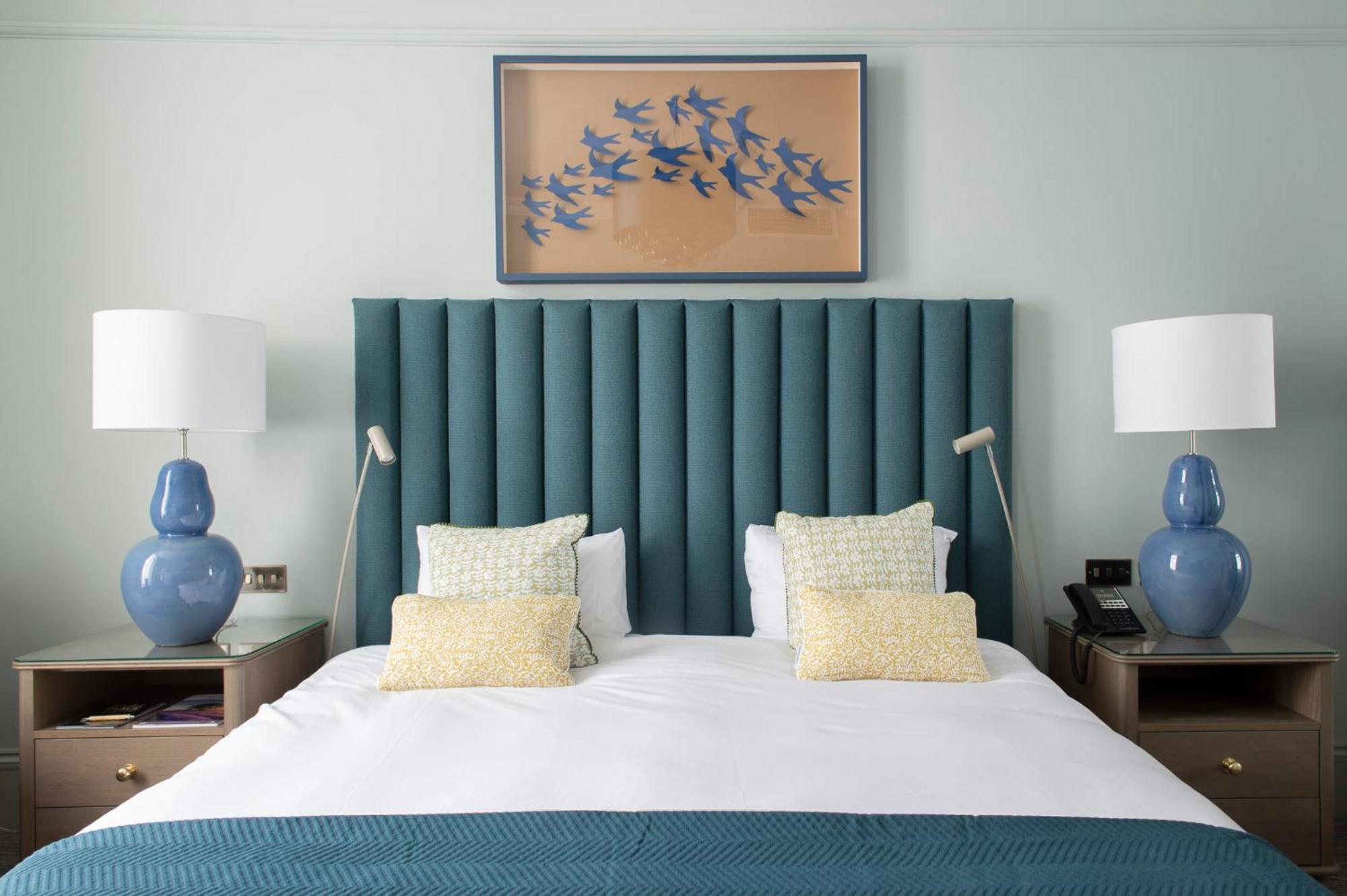 Bush Hotel Farnham エクステリア 写真