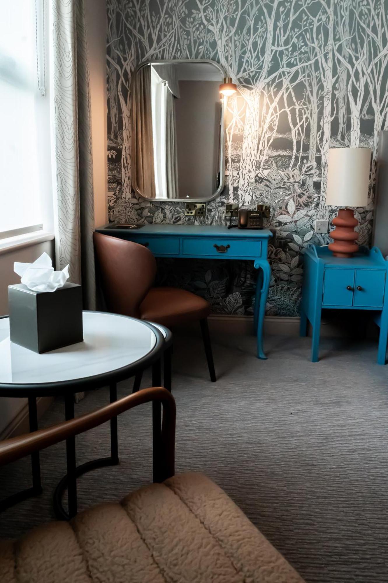 Bush Hotel Farnham エクステリア 写真