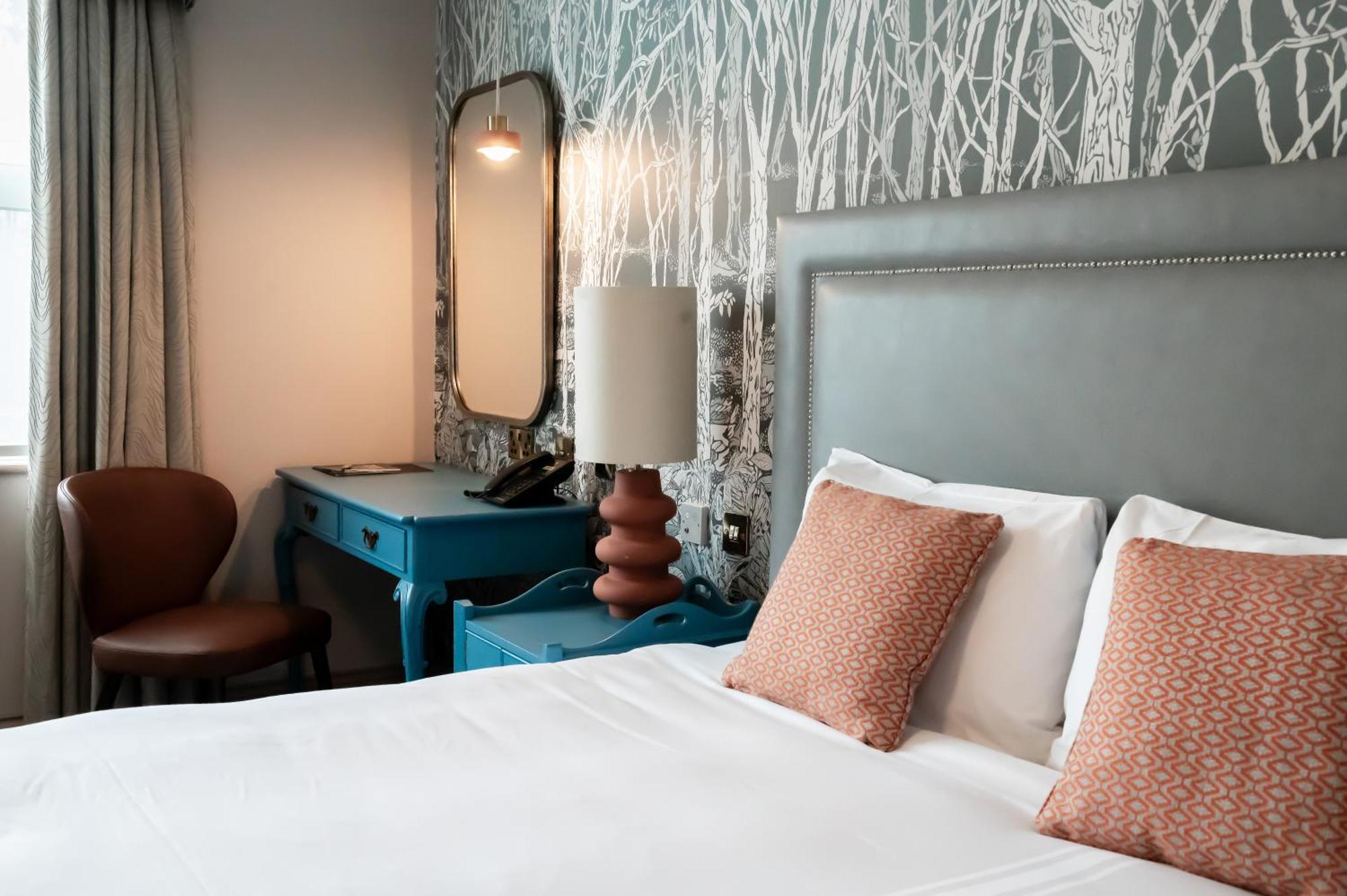 Bush Hotel Farnham エクステリア 写真