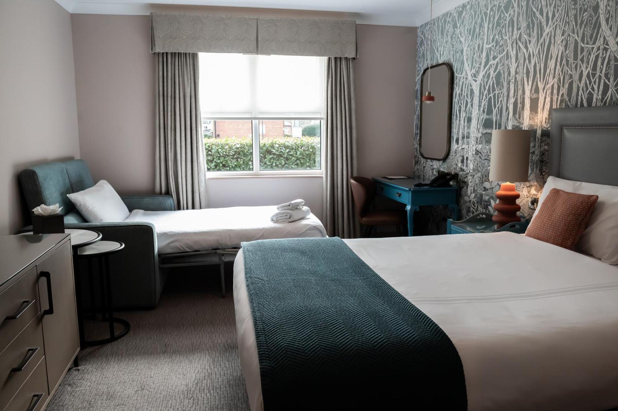 Bush Hotel Farnham エクステリア 写真