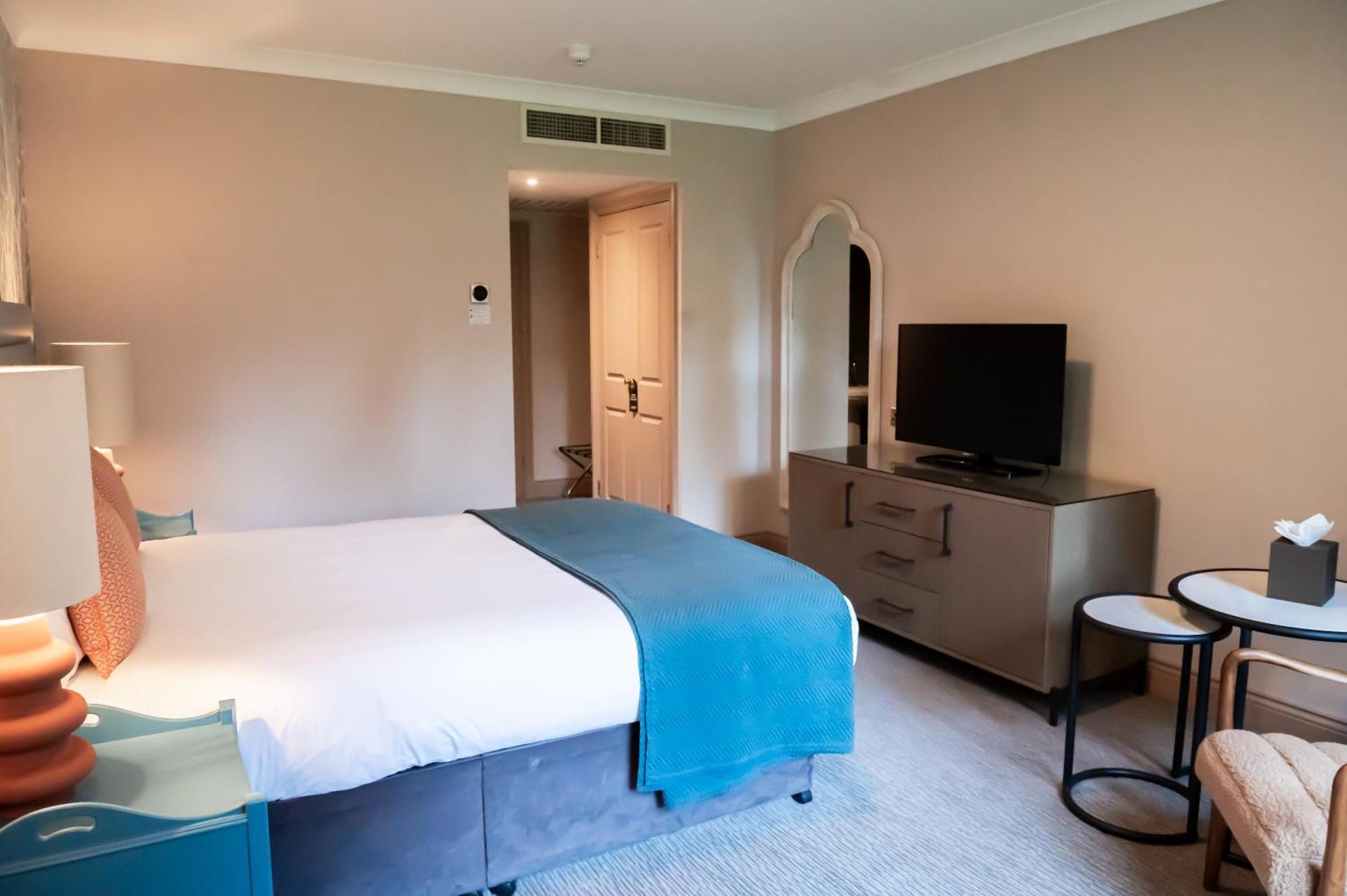 Bush Hotel Farnham エクステリア 写真