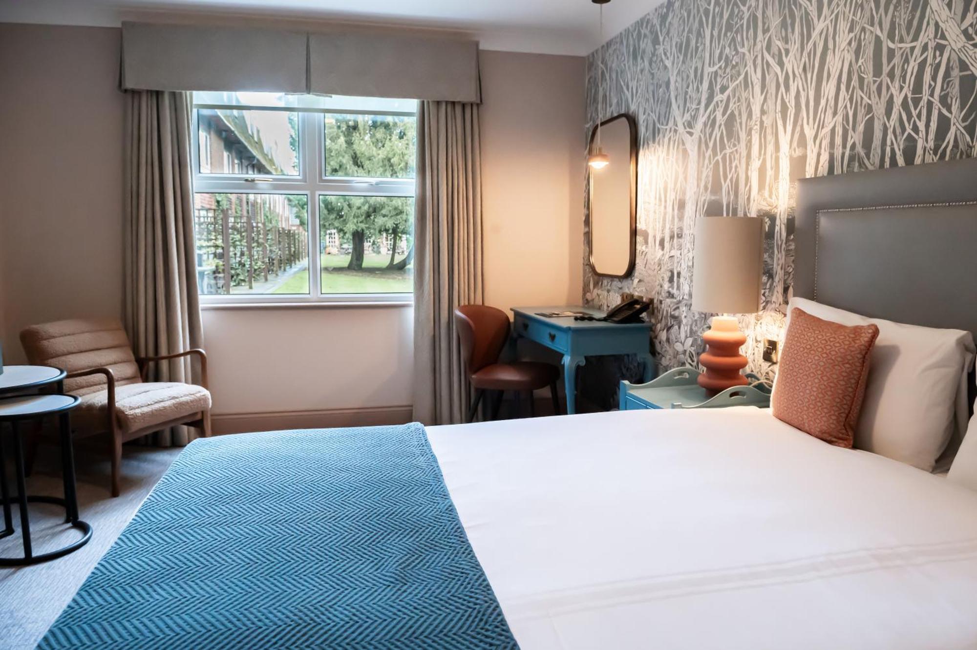 Bush Hotel Farnham エクステリア 写真