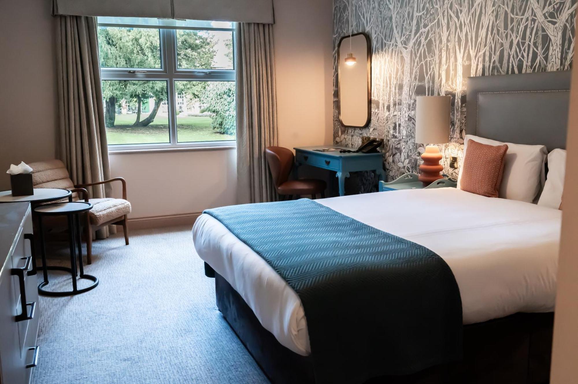 Bush Hotel Farnham エクステリア 写真