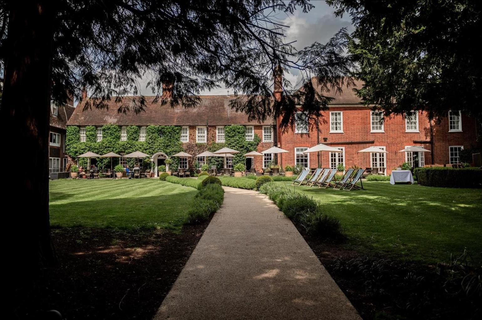 Bush Hotel Farnham エクステリア 写真