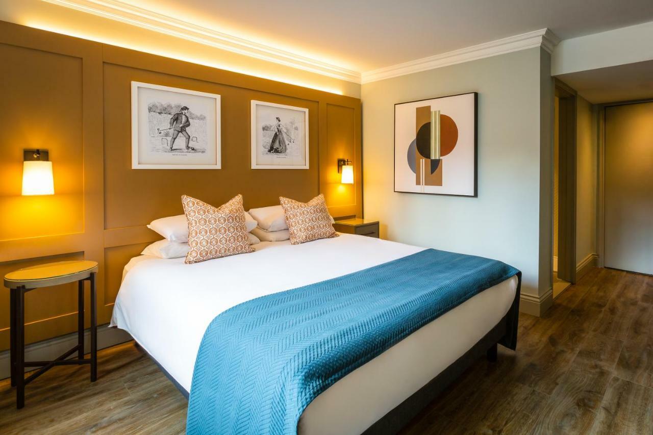 Bush Hotel Farnham エクステリア 写真