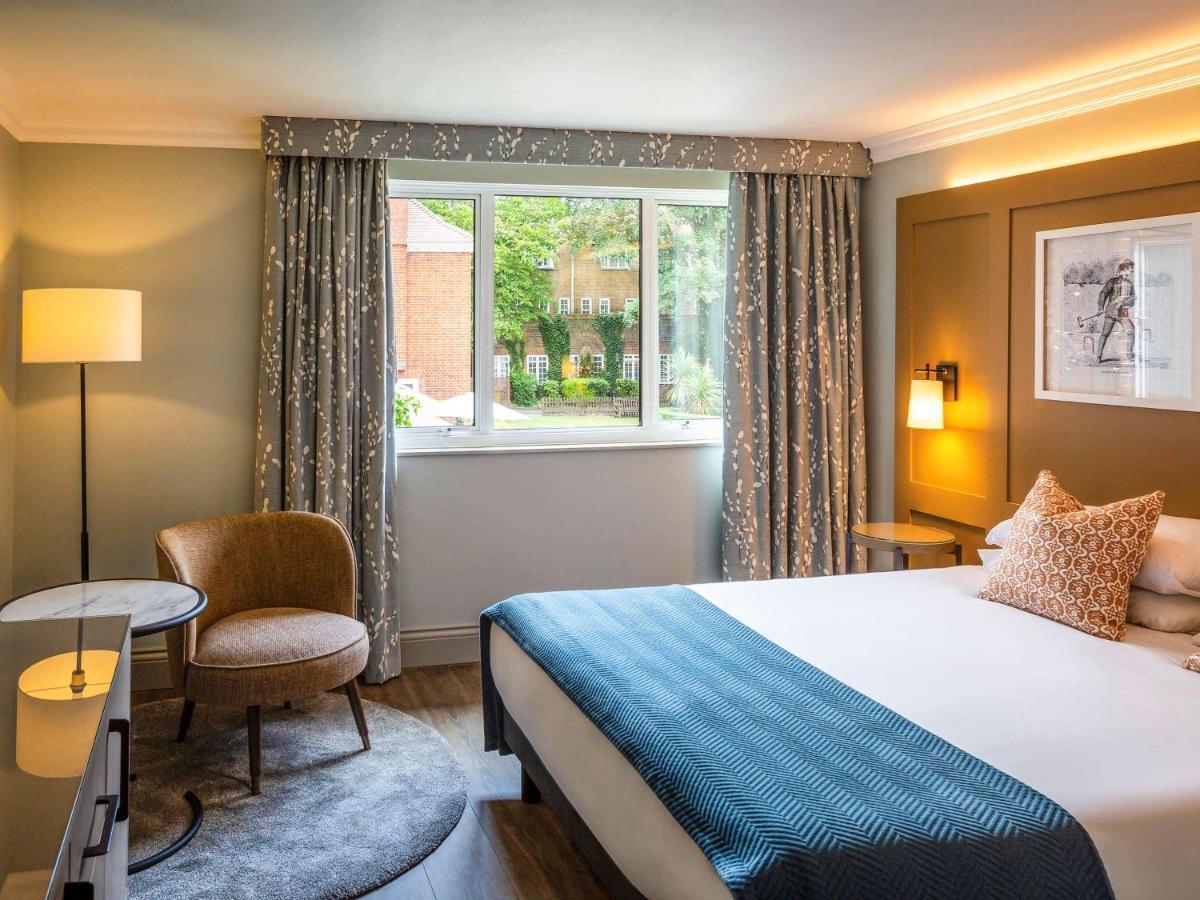 Bush Hotel Farnham エクステリア 写真